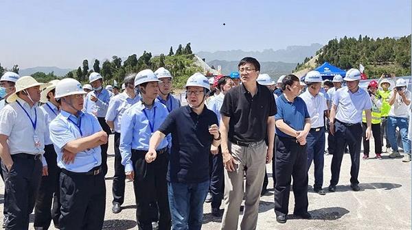 inspect-asphalt-mixing-technology-hexin-expressway_1