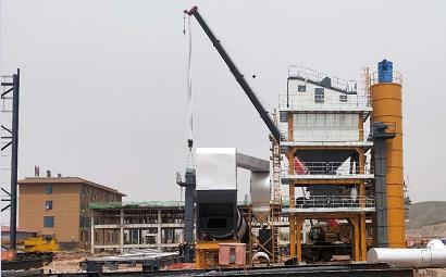 Maintenance of asphalt mixing equipment during operation