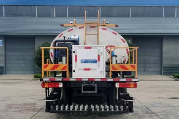 classification-and-use-of-asphalt-spreading-trucks_2