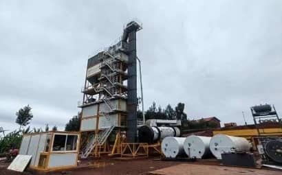 Construction and use of fully automatic vertical asphalt mixer