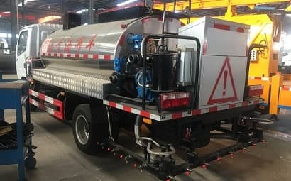 development-trend-of-asphalt-spreader-trucks