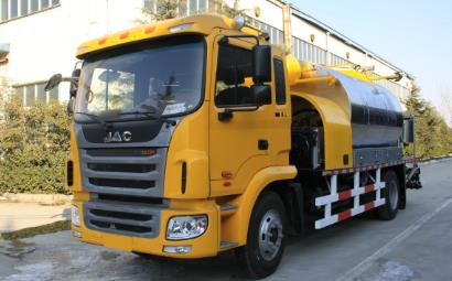 asphalt sprayer trucks