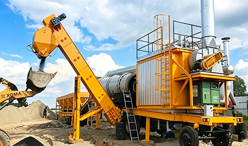 Mobile asphalt batching plant on construction site